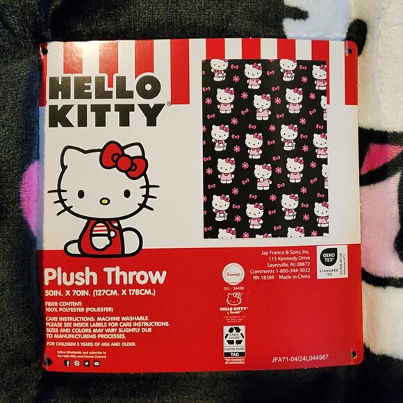 Hello Kitty Black Daisy Plush Throw Blanket 50 in x 70 in - Picture 3 of 3